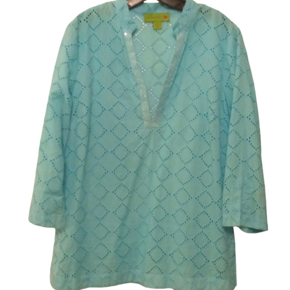 Island Republic eyelet v-neck blue tunic. size Large